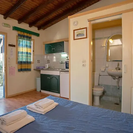 Kleoni Club Aparthotel 3*