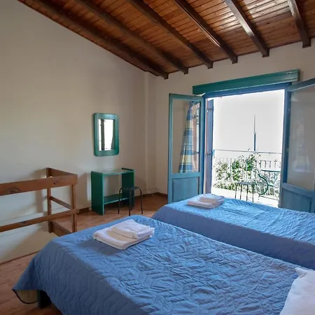 Kleoni Club Aparthotel 3*