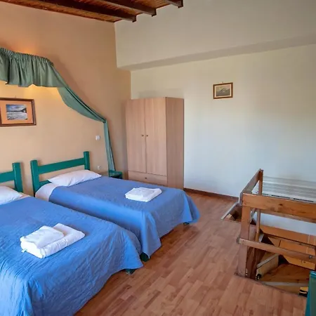 Kleoni Club Aparthotel 3*