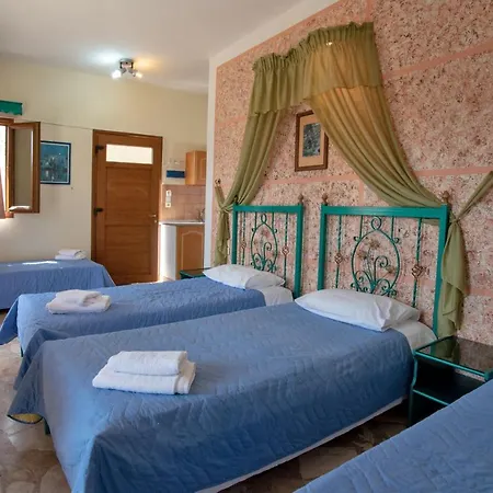 Kleoni Club Aparthotel 3*