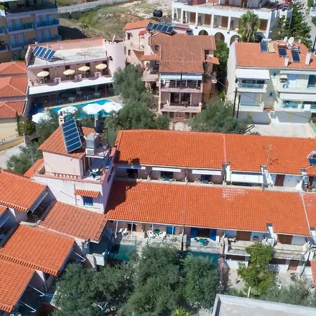Kleoni Club Aparthotel 3*