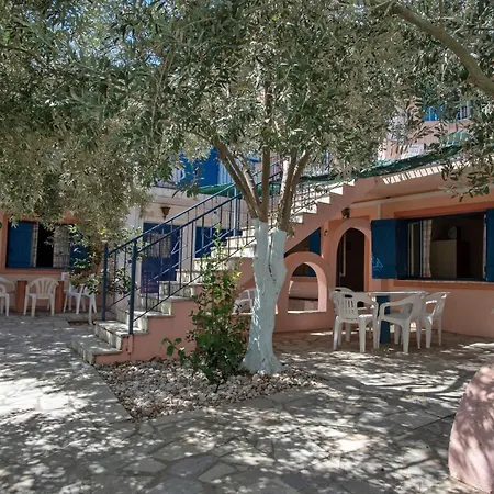 Kleoni Club Aparthotel