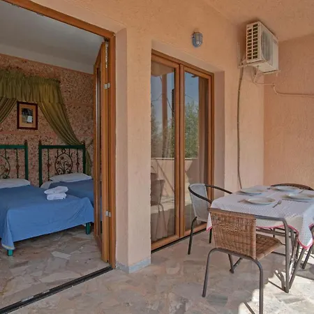 Kleoni Club Aparthotel 3*