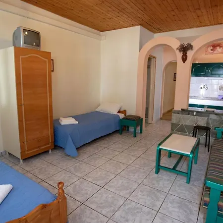 Kleoni Club 公寓式酒店