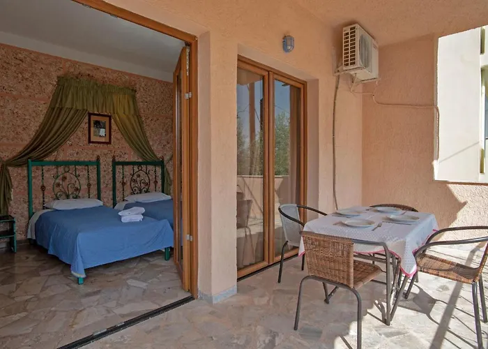 Kleoni Club Aparthotel 3*