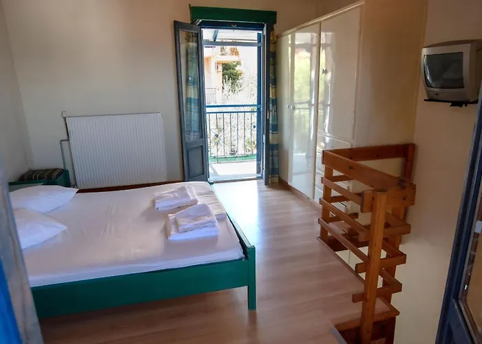 Kleoni Club Aparthotel 3*