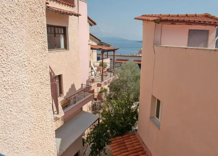 Kleoni Club Aparthotel 3*
