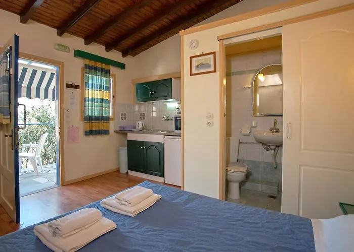 Kleoni Club Aparthotel 3*