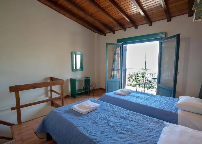 Kleoni Club Aparthotel 3*