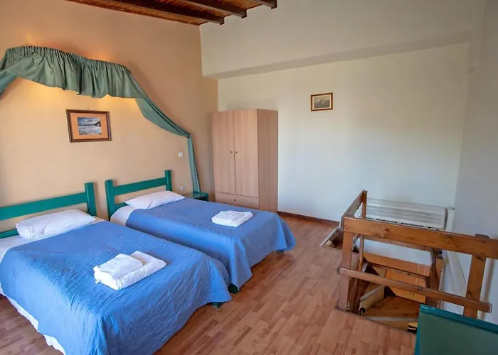 Kleoni Club Aparthotel 3*