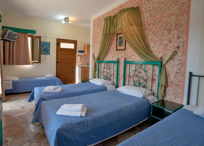 Kleoni Club Aparthotel 3*