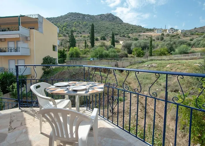Kleoni Club Aparthotel 3*