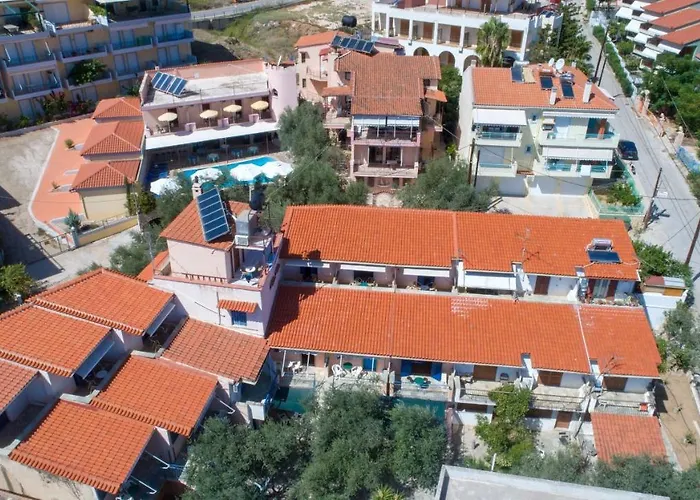 Kleoni Club Aparthotel 3*